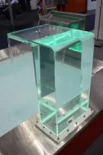 Chrlič RIO, 400 mm, montážna příruba na betonování, průhledné umělé sklo, LED osvětlení