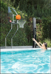 basketbalový kôš ku bazénu