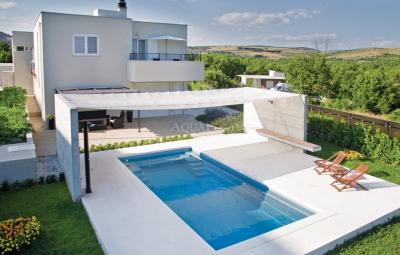 Bazén Compass Pools FUN 74 - 7,4 m - keramický bazén