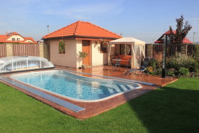 Bazén Compass Pools RIVERINA 67 - 6,7 m - keramický bazén