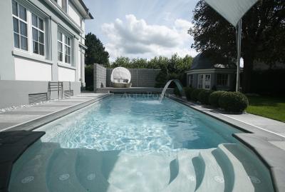 Bazén Compass Pools JAVA 101 - 10 m - keramický bazén