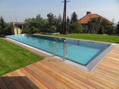 Nerezový přelivový bazén s AquaDiamante úpravou vody