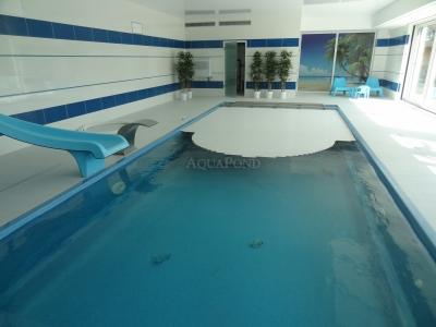 Innere Schwimmbecken mit Wasserpflege ohne Chlor