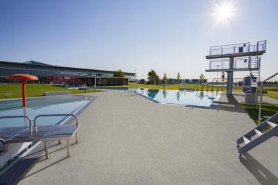 ALKORPLAN DECKING SOLID - Svijetlosiva; širina 1,65 m, debljina 2,0 mm, rola 21 m - Obloga za bazen