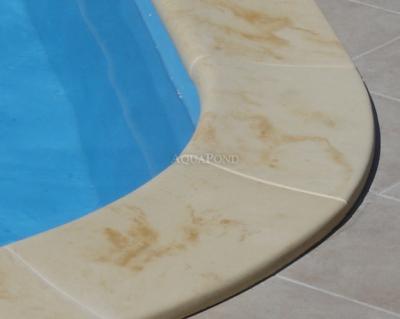 Promień krawędzi basenu R50cm, akcent w kolorze sztucznego piaskowca w kolorze żółtym