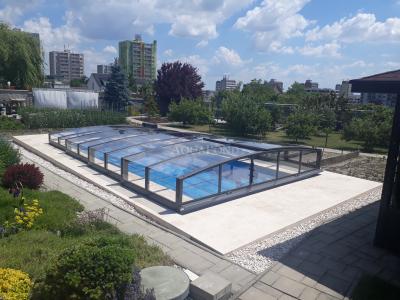 Acoperiș VIVA cu o singură șină pentru piscina Compasspools Briliant 74, dimensiunea interioară a acoperirii: 3,75 m x 7,50 m