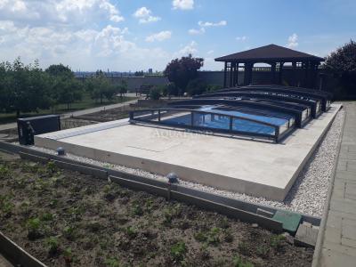 Acoperiș VIVA cu o singură șină pentru piscina Compasspools Briliant 74, dimensiunea interioară a acoperirii: 3,75 m x 7,50 m