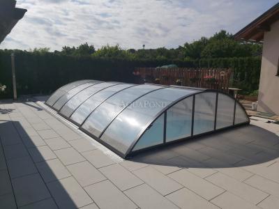 Acoperișul AZURE KOMPAKT pentru piscina Compasspools Briliant 66, dimensiunea interioară a acoperirii: 3,75 m x 7,0 m
