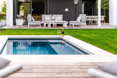 Piscină Compass Pools PLUNGE 35 - 3,5 m - piscină ceramică