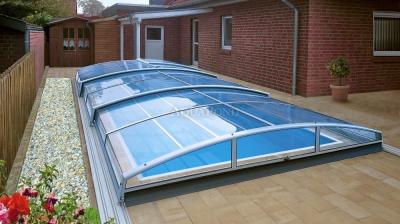 Acoperișul AZURE ANGLE pentru piscina Compasspools Classic 63, dimensiunea interioară a acoperirii: 3,25 m x 6,45 m