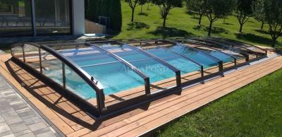 Acoperișul AZURE ANGLE pentru piscina Compasspools Fun 74, dimensiunea interioară a acoperirii: 3,75 m x 7,50 m