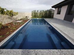 Bazén Compass Pools  XL-TRAINER 72FB - 7,2 m, rovné dno - keramický bazén