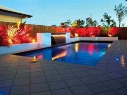 Bazén Compass Pools  XL-TRAINER 72FB - 7,2 m, rovné dno - keramický bazén