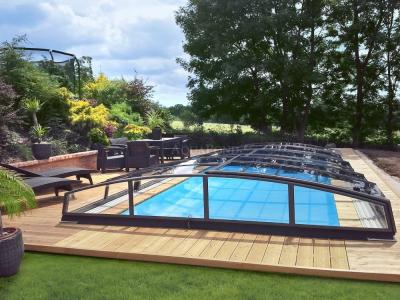 Prestrešenie AZURE ANGLE pre bazén Compasspools Briliant 66, vnútorný rozmer prekrytia: 3,70 m x 6,65 m