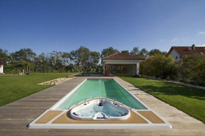 Bazén Compass YACHT POOL