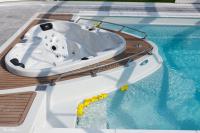 YACHT POOL