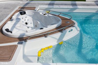 YACHT POOL