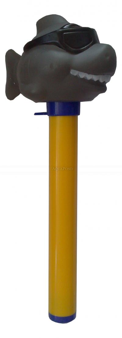 Teplomer plávajúci so zvieratkom - žralok s okuliarmi