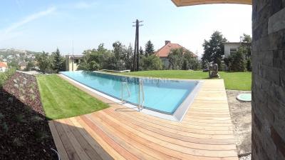 Nerezový prelivový bazén s AquaDiamante úpravou vody