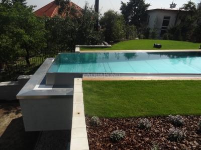 Nerezový prelivový bazén s AquaDiamante úpravou vody