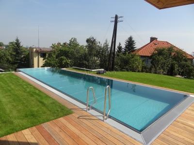 Nerezový prelivový bazén s AquaDiamante úpravou vody