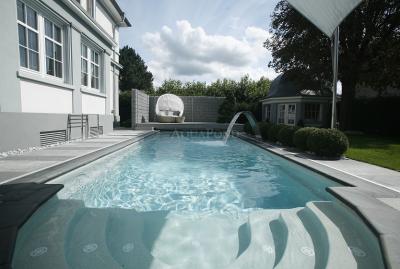 Bazén Compass Pools JAVA 101 - 10 m - keramični bazen