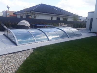Prekrivanje AZURE FLAT KOMPAKT za bazen Compasspools Briliant 66, notranja mera prekrivanja: 3,75 m x 7,0 m